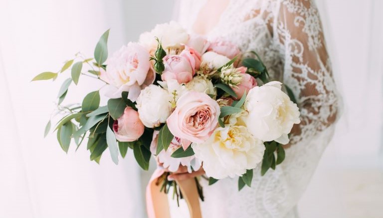 Bouquet da sposa con peonie: significato e composizioni