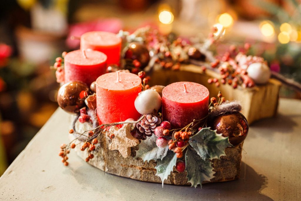 Centrotavola con candele rosse