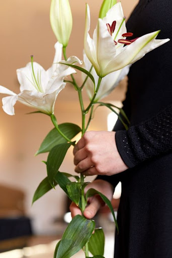 Fiori per funerale: gigli bianchi
